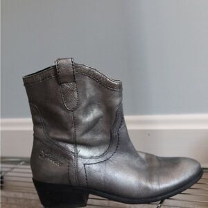 Silver Guess Cowboy‎ Boots